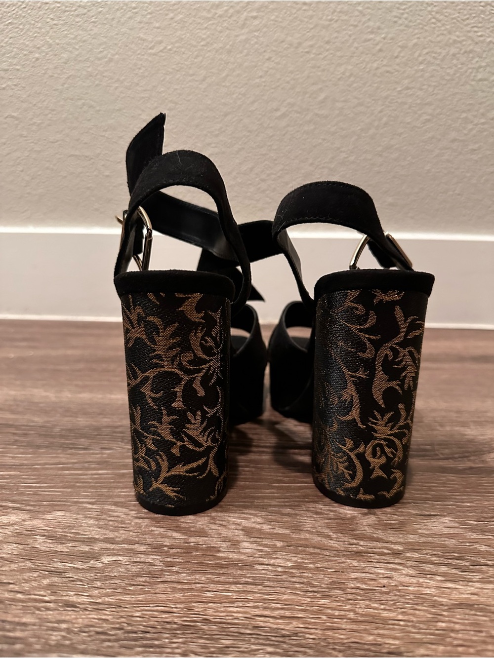 Platform heels - Picture 2 of 3